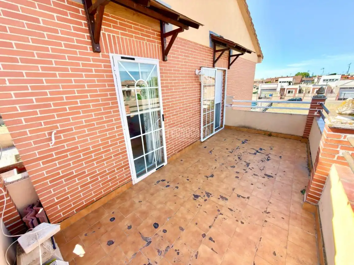 Terrassa de Casa adosada en venda en Cabanillas del Campo amb Aire condicionat, Calefacció i Jardí privat