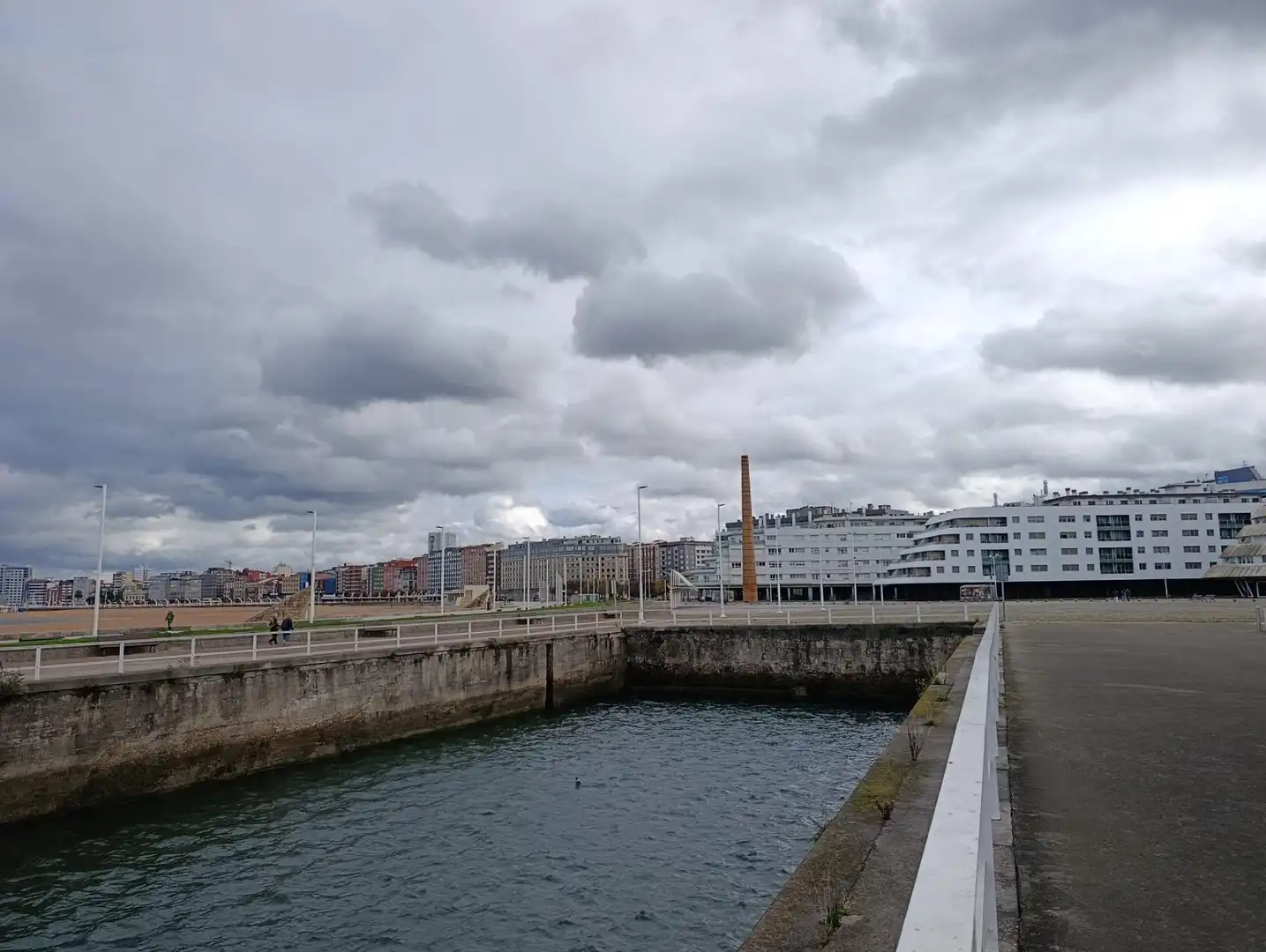 Vista exterior de Pis en venda en Gijón  amb Calefacció