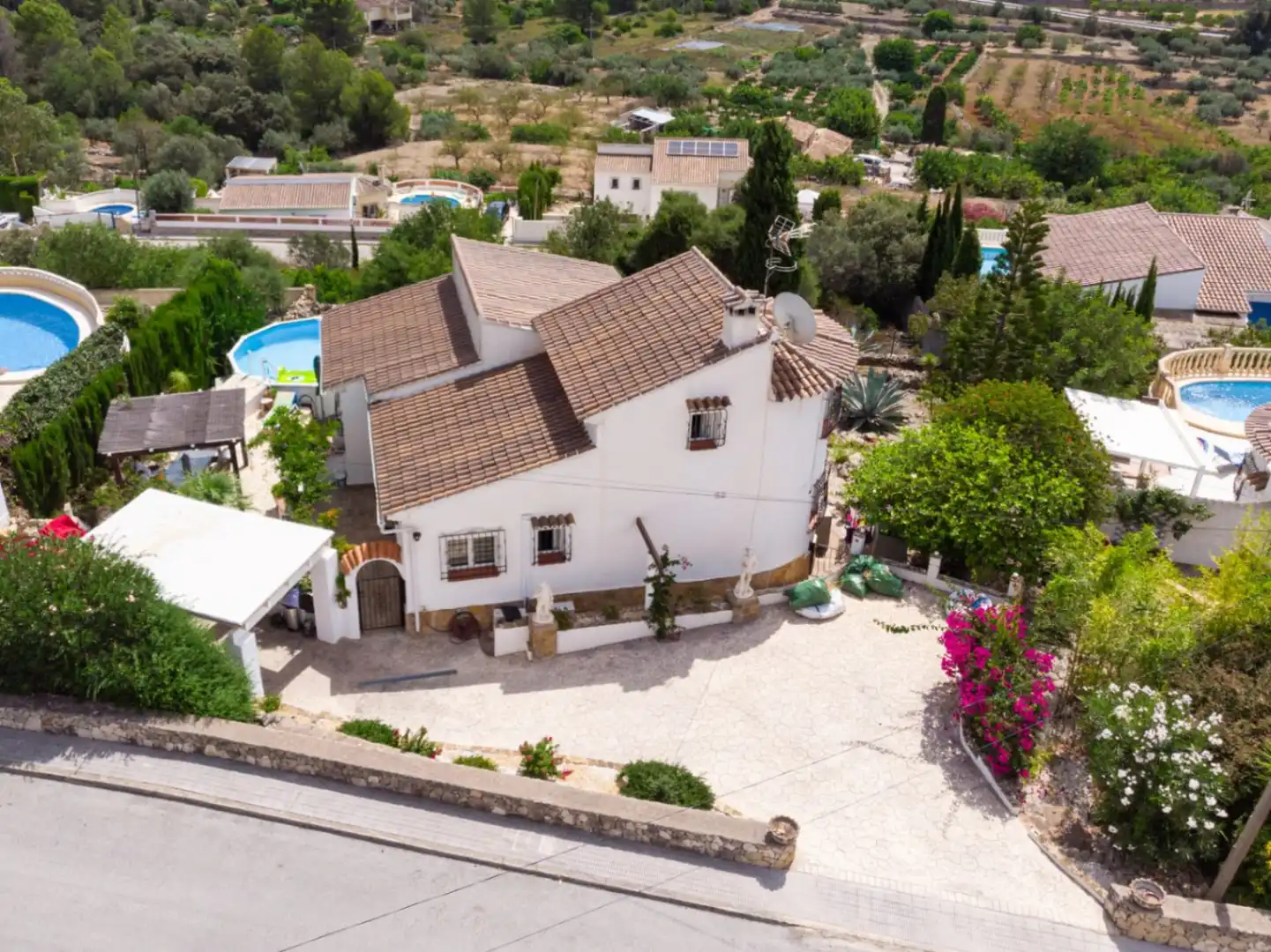 Casa con jardín en venta en Alcalalí