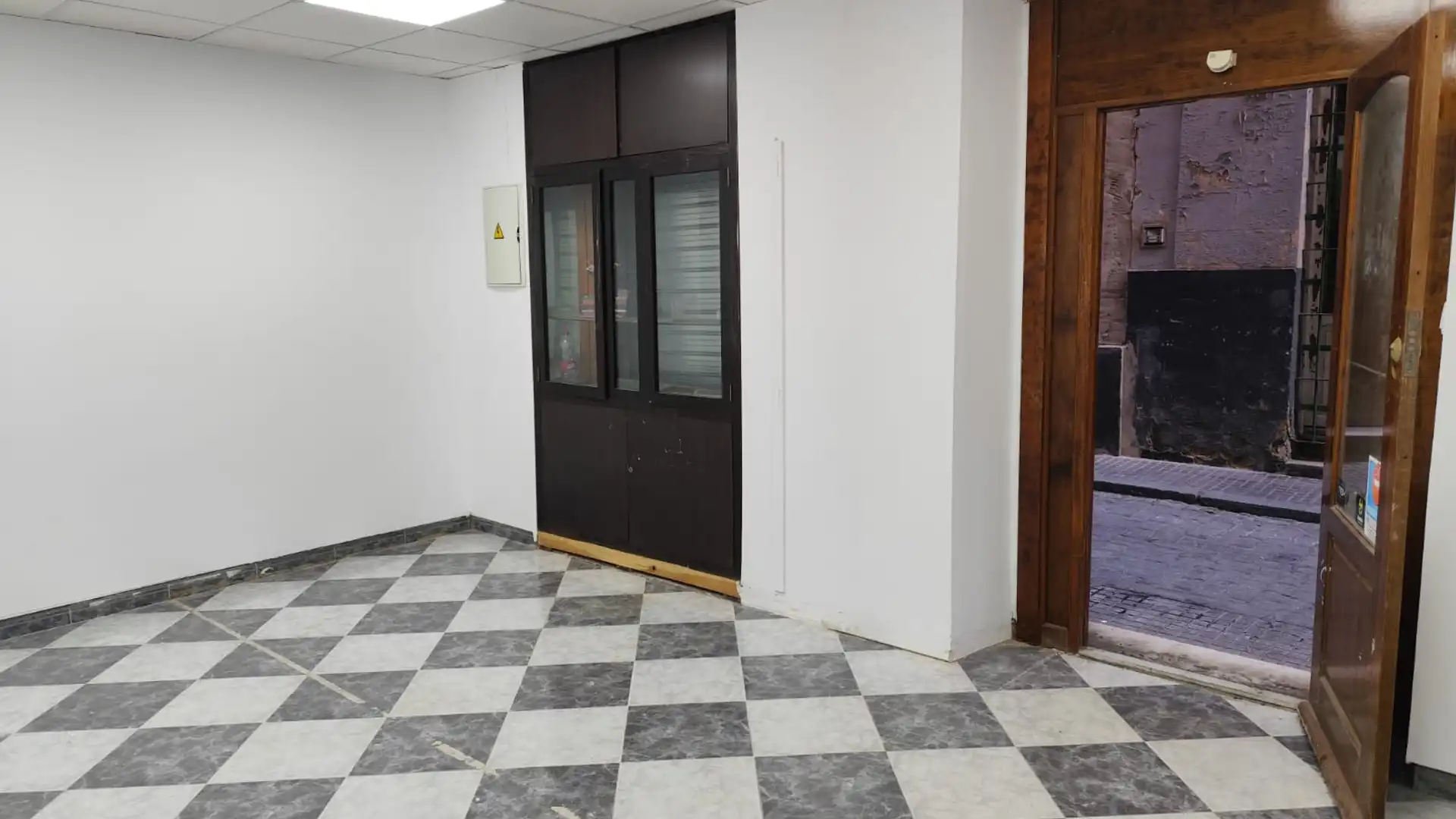 Local de alquiler en Calle Sagasta, Centro Histórico