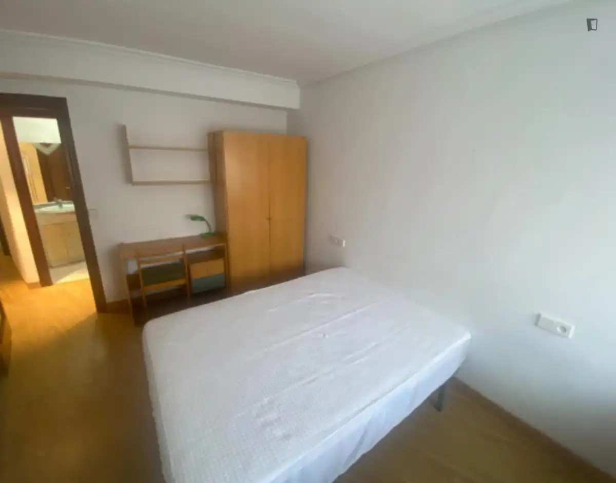 Habitación de Apartamento de alquiler en Salamanca con Amueblado, Horno y Lavadora