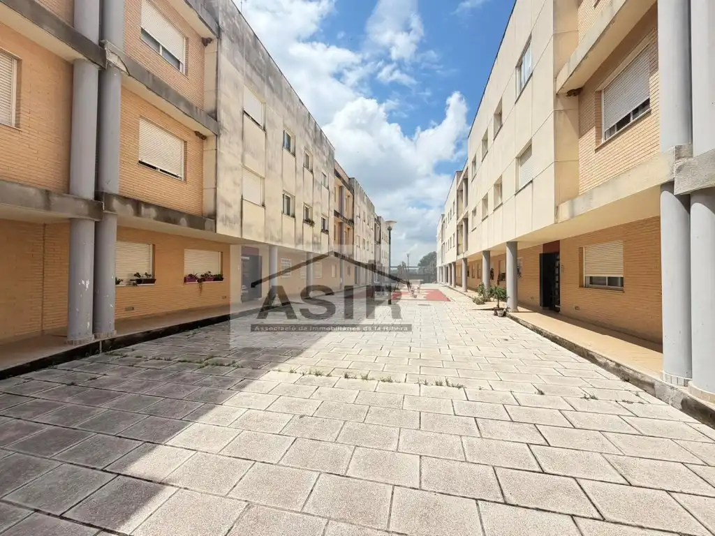 Vista exterior de Pis en venda en Benicull de Xúquer amb Aire condicionat