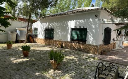 Exterior view of House or chalet for sale in Alcázar de San Juan  with Heating, Private garden and Swimming Pool