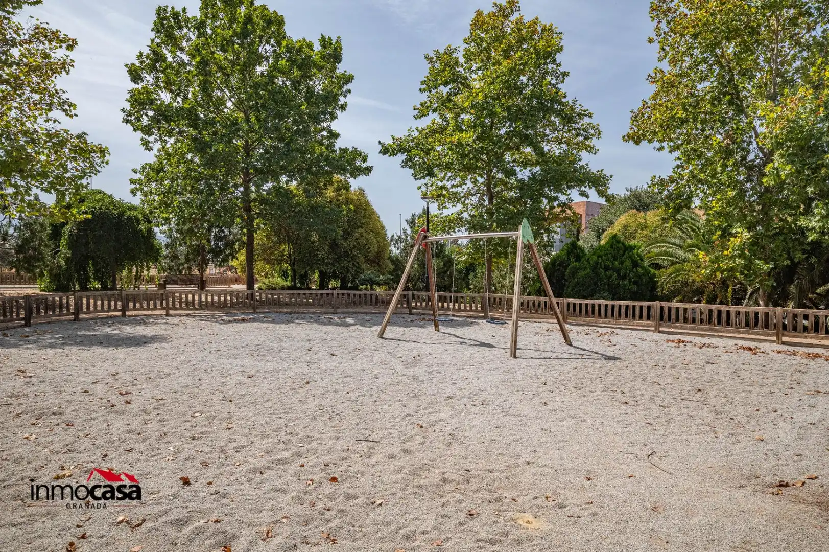 Parkplatz von Einfamilien-Reihenhaus zum Verkauf in Granada mit Klimaanlage