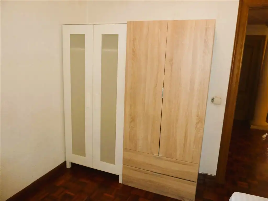 Habitación de Piso de alquiler en  Pamplona / Iruña con Calefacción, Parquet y Terraza