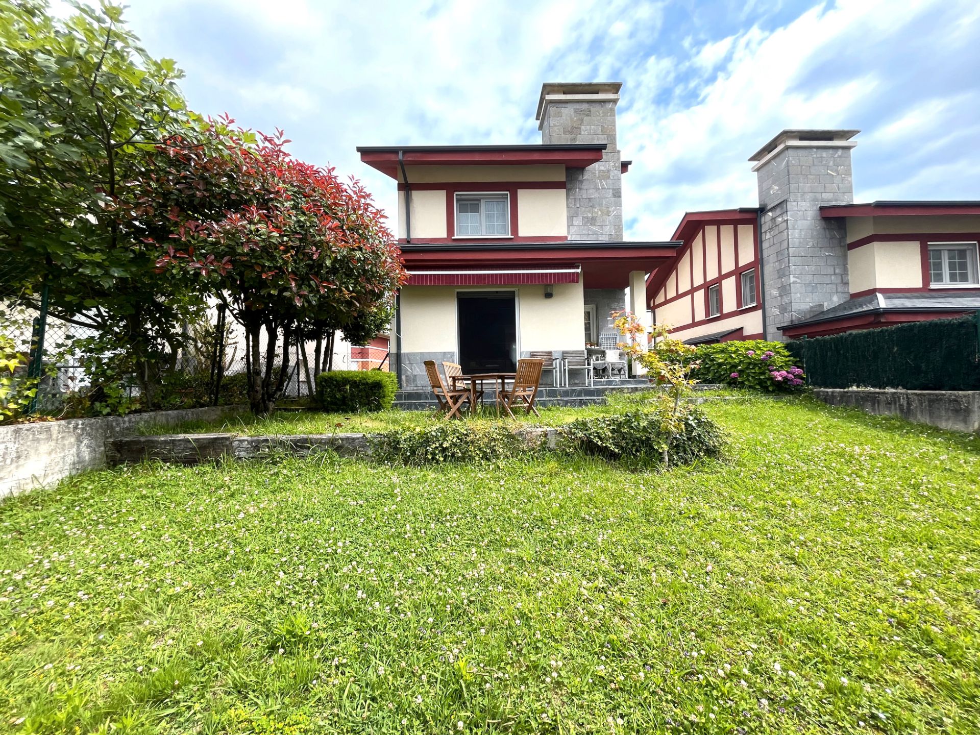 Exterior view of House or chalet for sale in Castro-Urdiales  with Heating, Private garden and Parquet flooring