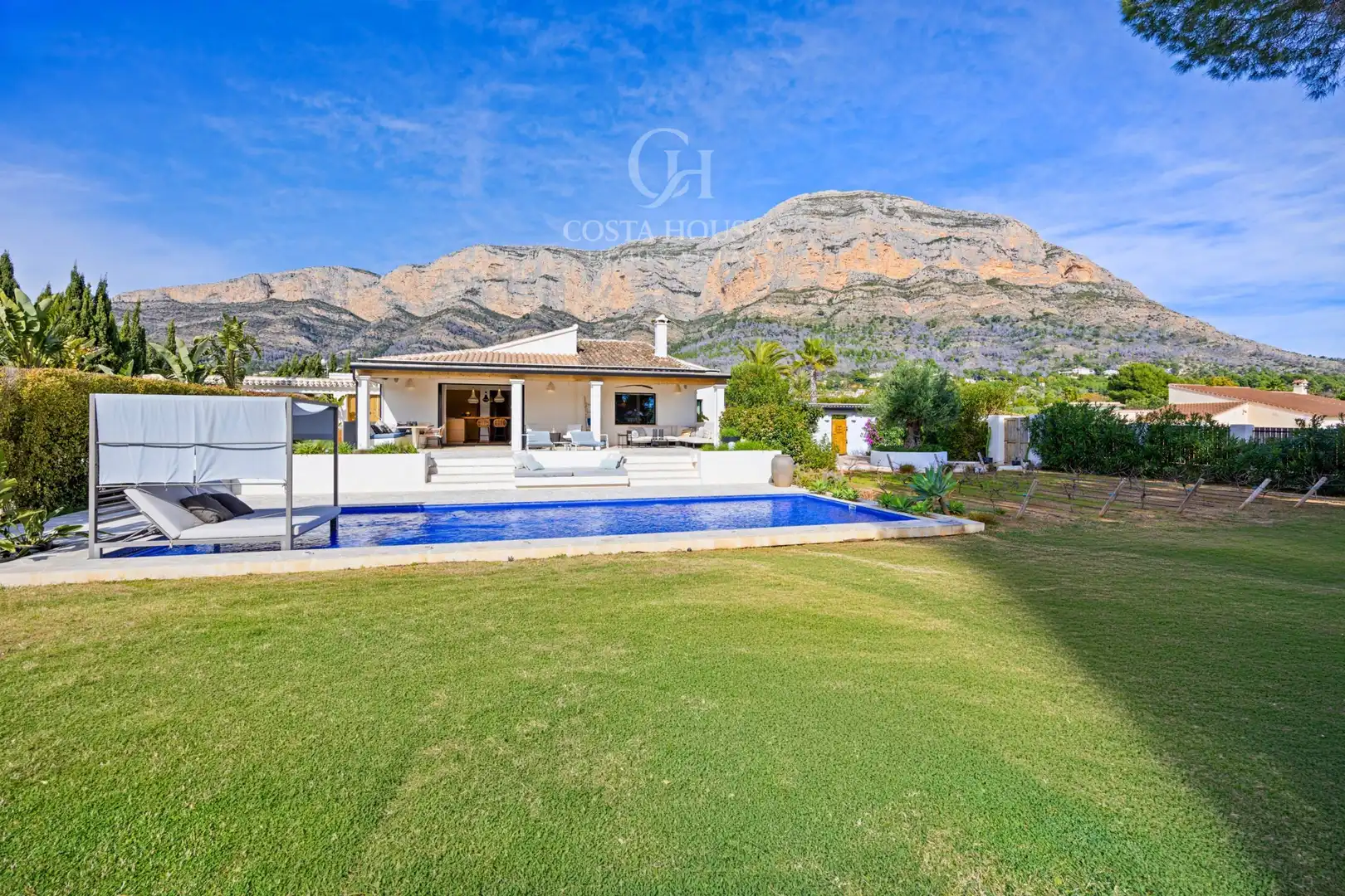 Vista exterior de Casa o xalet en venda en Jávea / Xàbia amb Aire condicionat, Calefacció i Jardí privat