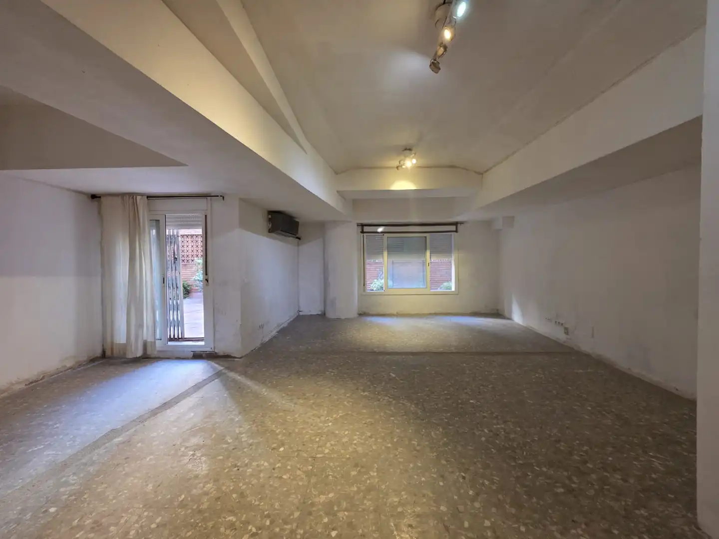 Gewerbefläche zum Verkauf in Carrer Creu Coberta