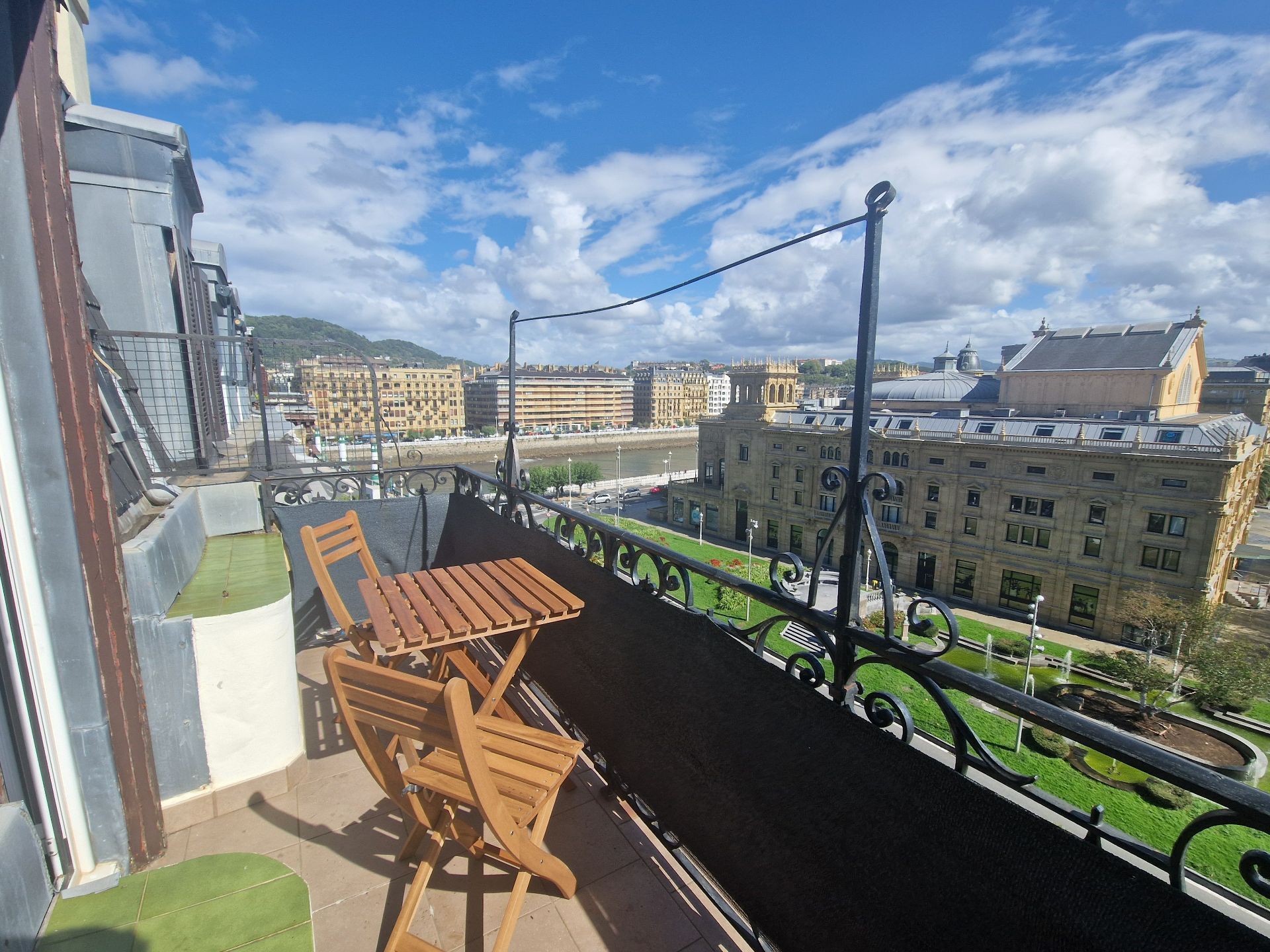 Pis en venda a reina regente, Parte Vieja