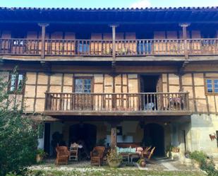 Vista exterior de Casa o xalet en venda en Reocín amb Terrassa, Piscina i Balcó