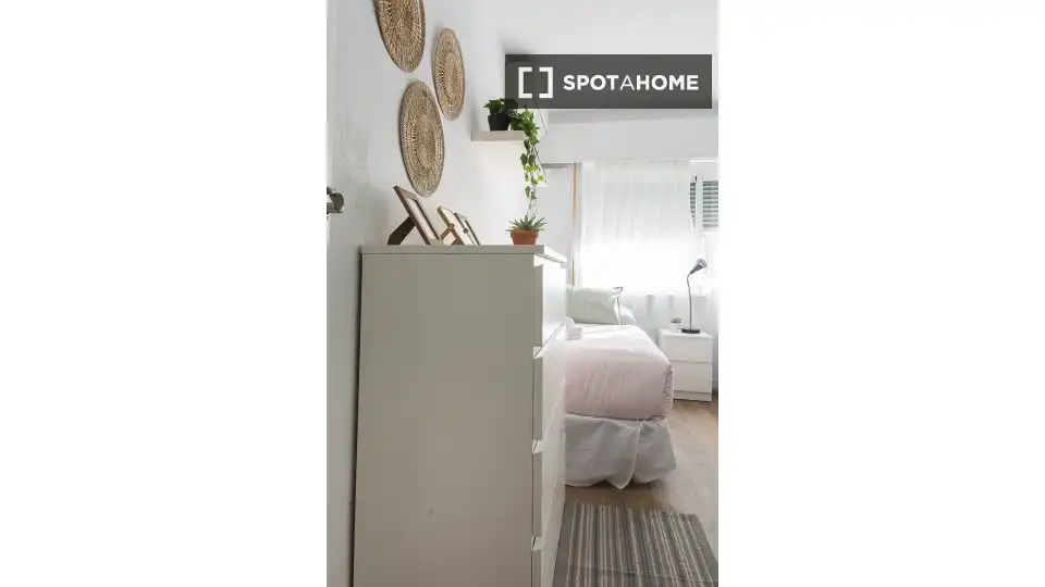 Habitación en El Plantinar – Avda. La Paz - El Juncal