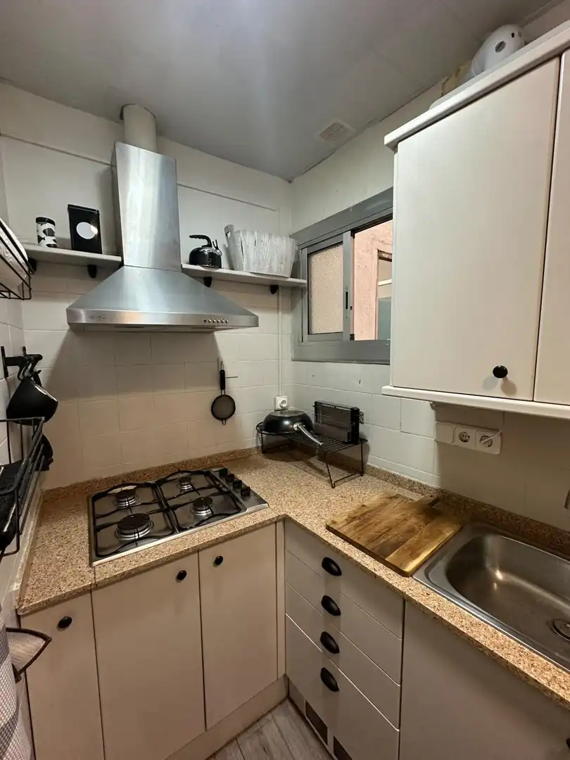 Cuina de Apartament en venda en Barcelona amb Parquet, Traster i Moblat