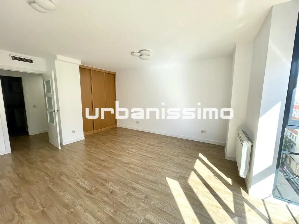 Flat for rent in Calle de Granada, Pacífico