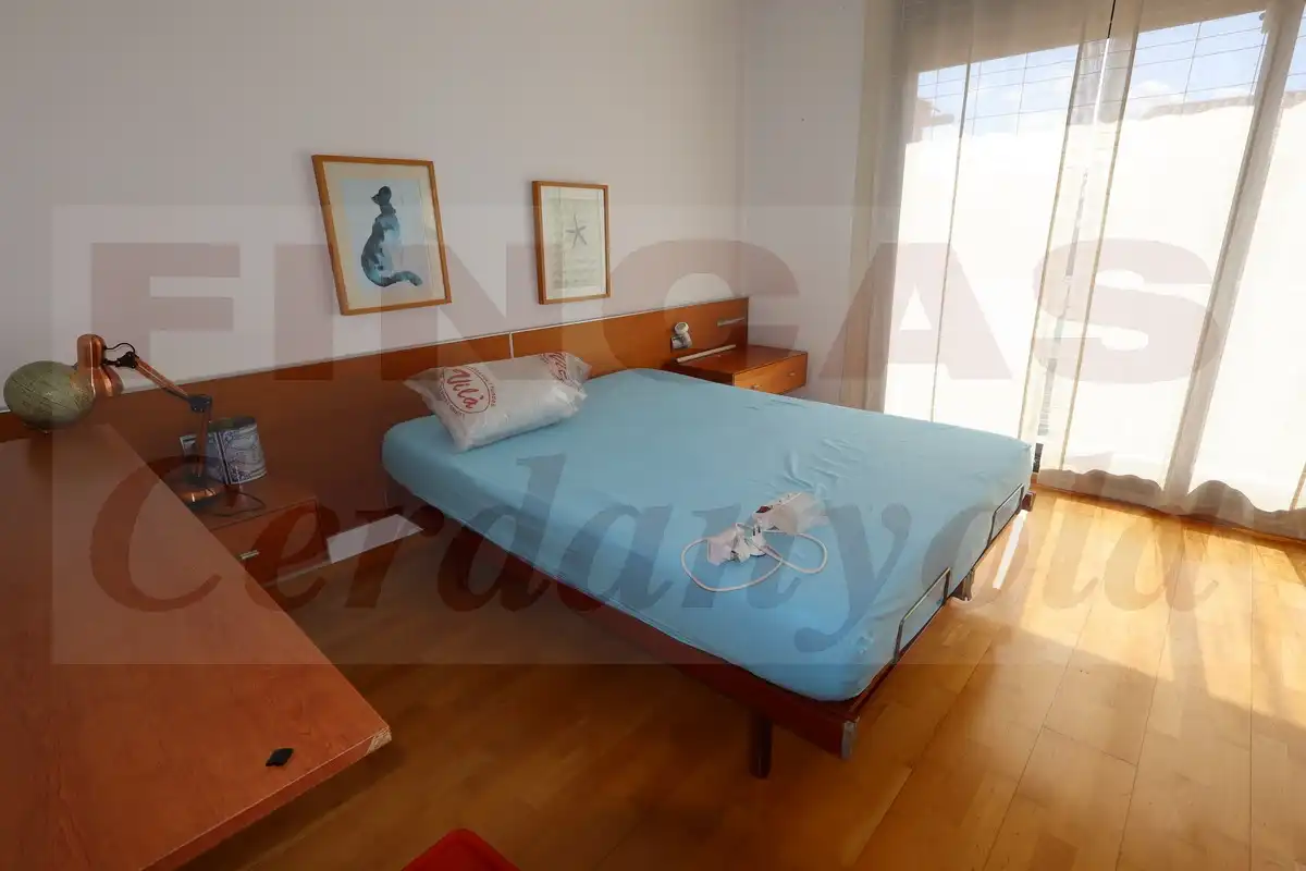 Dormitori de Casa adosada en venda en Cerdanyola del Vallès amb Aire condicionat, Calefacció i Terrassa