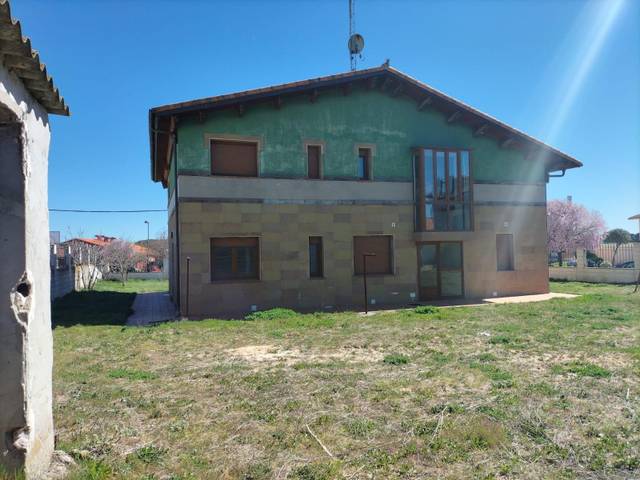 Casa-chalet en Venta en Calle REAL en Valdestillas