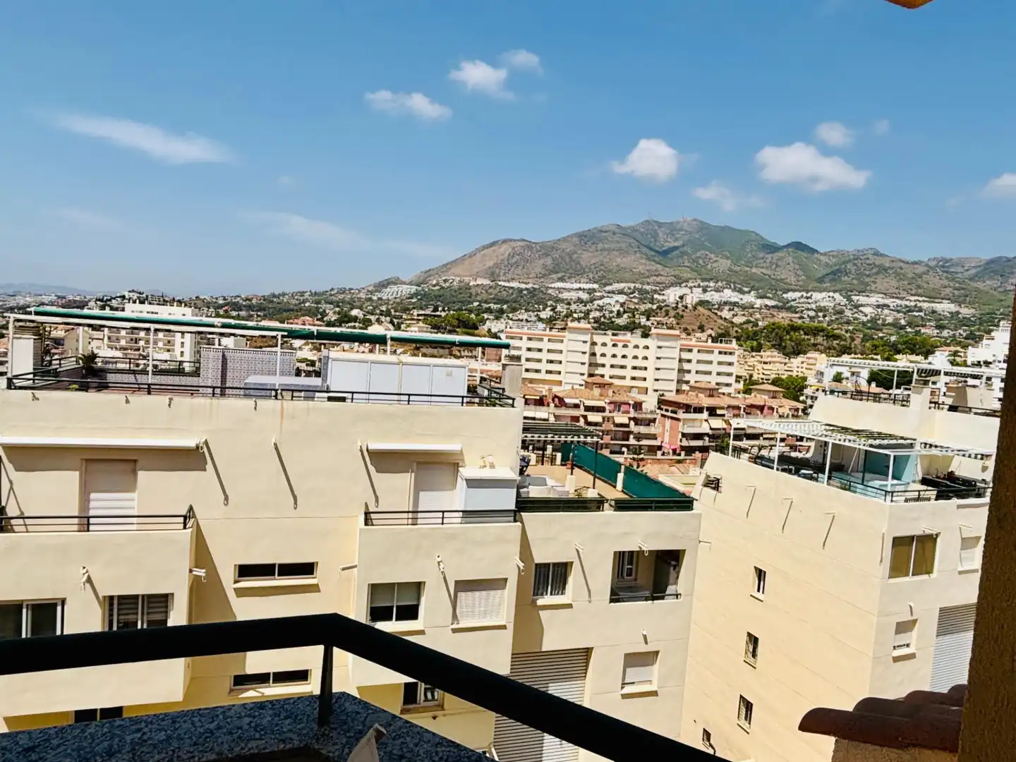 Vista exterior de Àtic en venda en Benalmádena amb Aire condicionat, Jardí privat i Terrassa