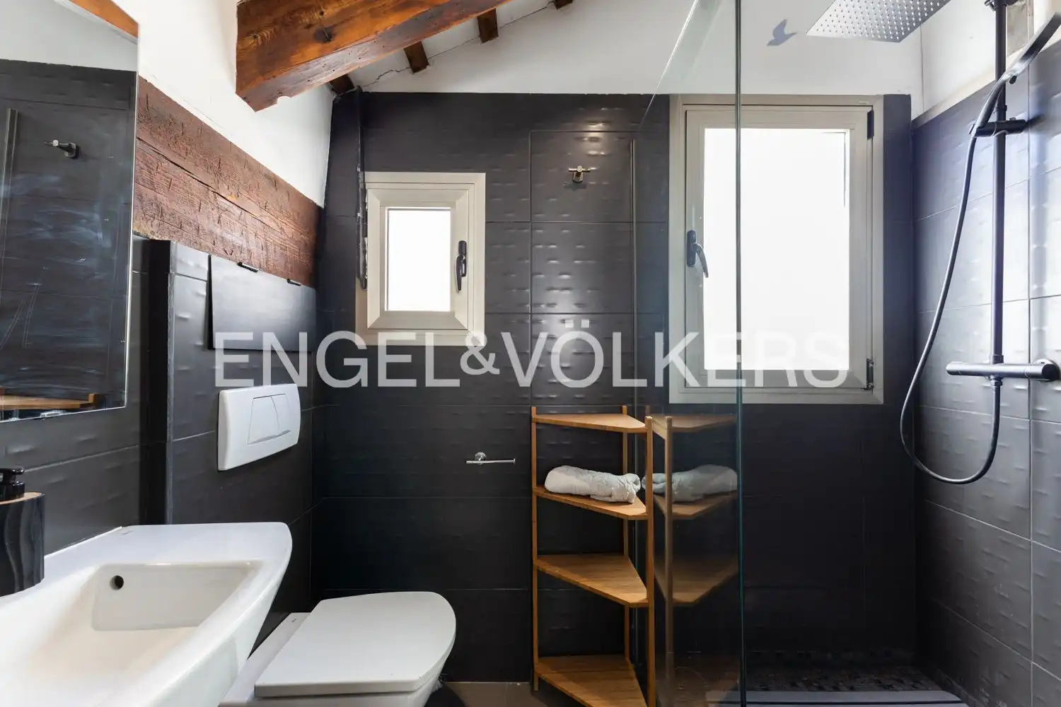 Badezimmer von Wohnung zur Miete in Valencia mit Klimaanlage, Heizung und Abstellraum