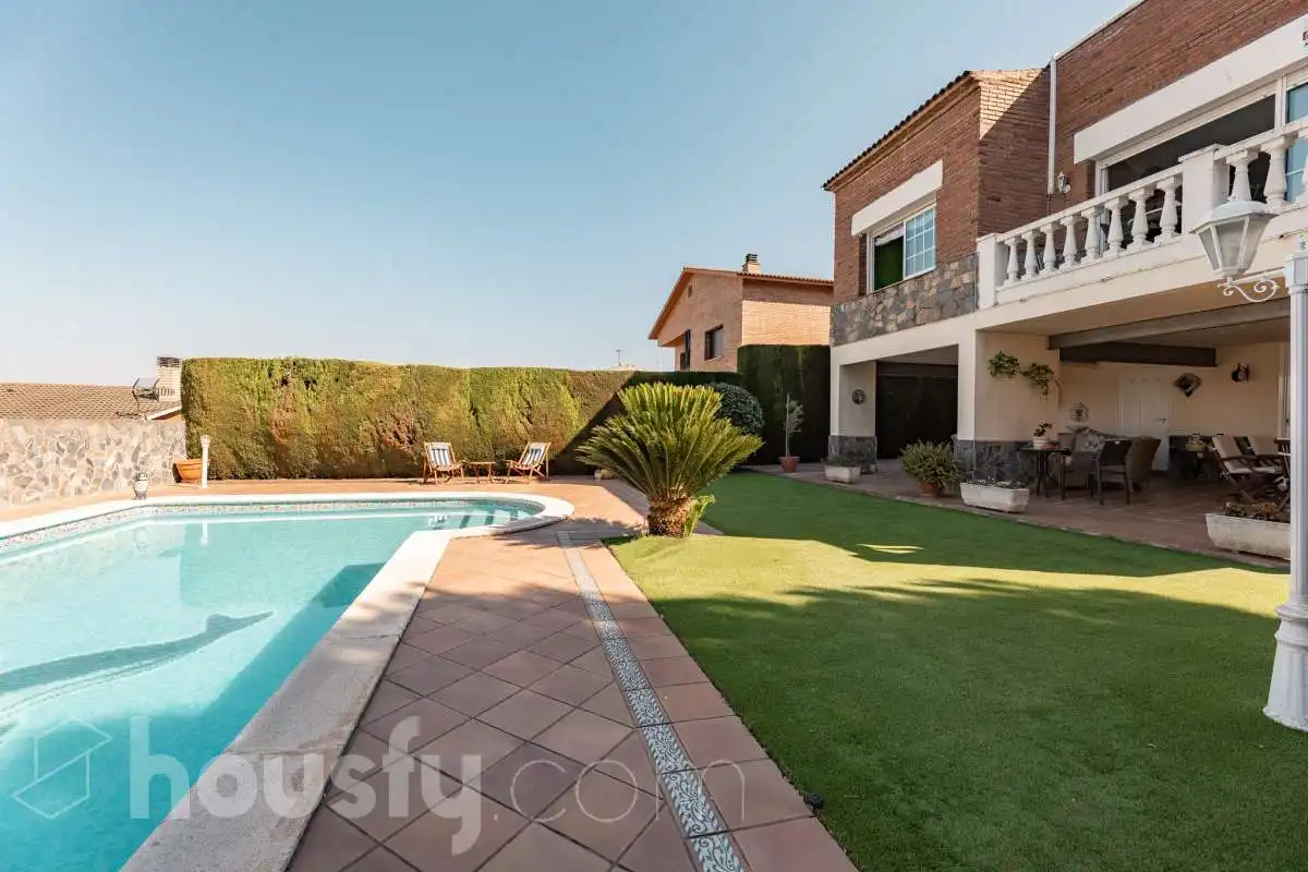 Casa amb piscina en venda a Calle Ricard Opisso ., imagen 3