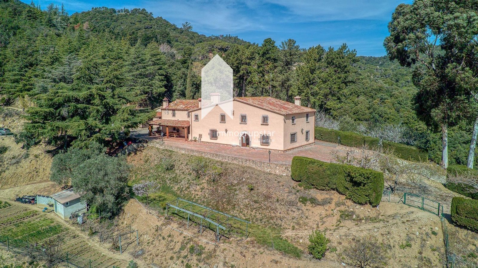 Vista exterior de Finca rústica en venda en Tordera amb Calefacció, Terrassa i Piscina