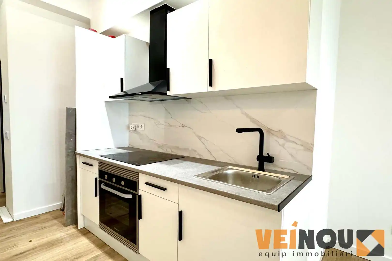 Cuina de Pis en venda en Barcelona amb Calefacció, Parquet i Forn