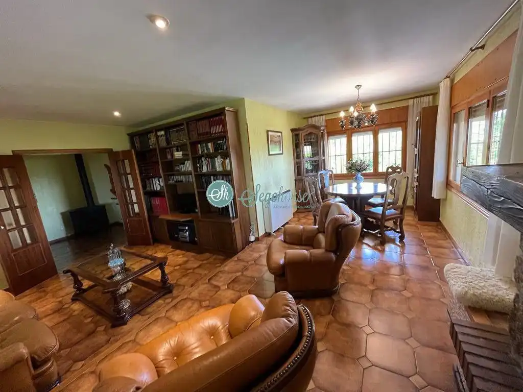 Sala de estar de Casa o chalet en venta en Valverde del Majano con Calefacción, Terraza y Trastero