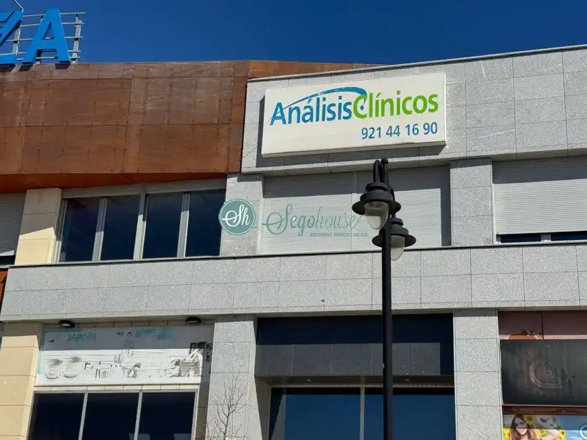 Vista exterior de Oficina de lloguer en Segovia amb Aire condicionat i Calefacció