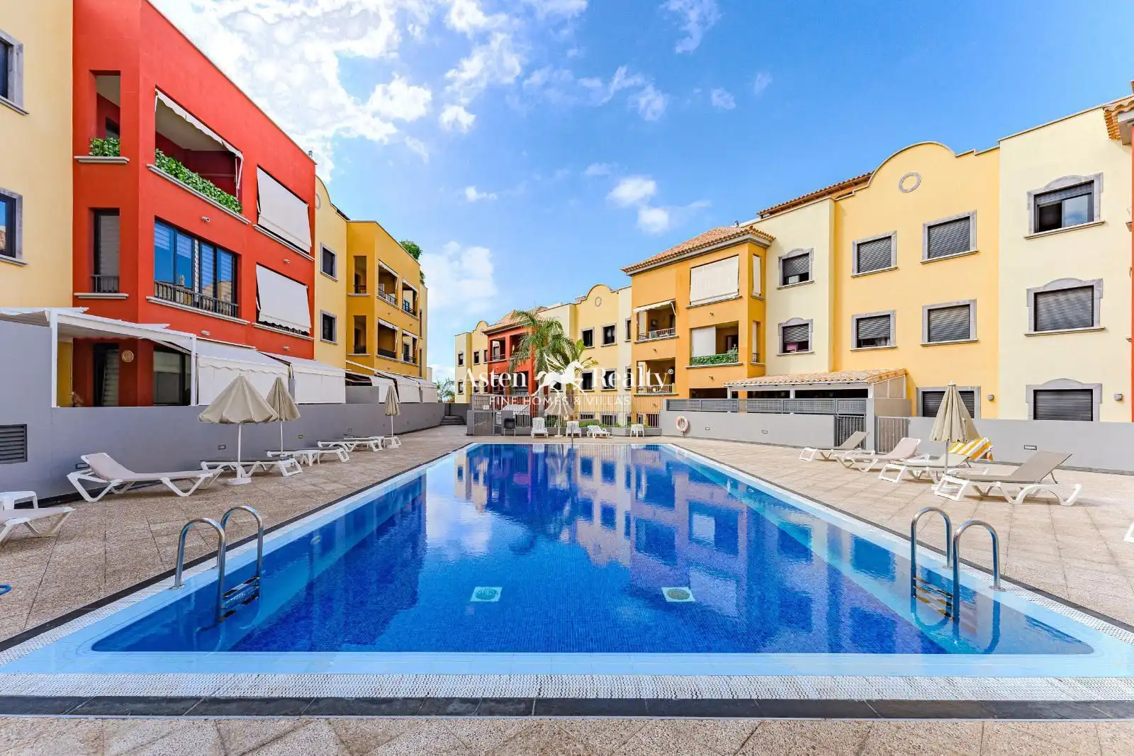 Schwimmbecken von Dachboden zum Verkauf in Adeje mit Klimaanlage, Privatgarten und Terrasse