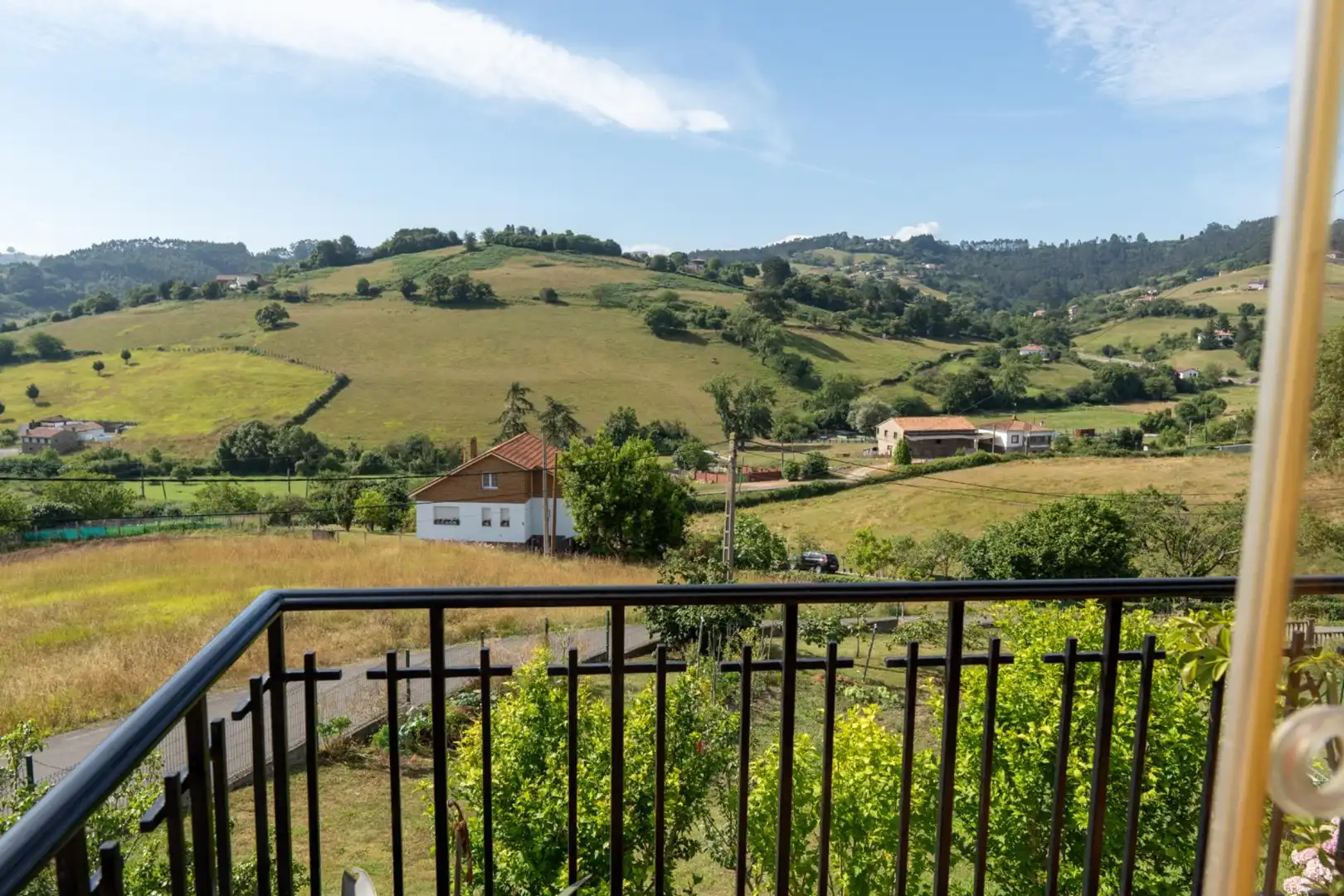 Vista exterior de Casa o xalet en venda en Gijón  amb Calefacció, Jardí privat i Terrassa
