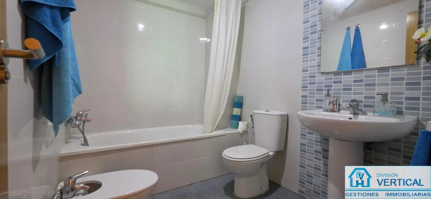 Baño de Planta baja de alquiler en Paterna con Aire acondicionado, Calefacción y Terraza