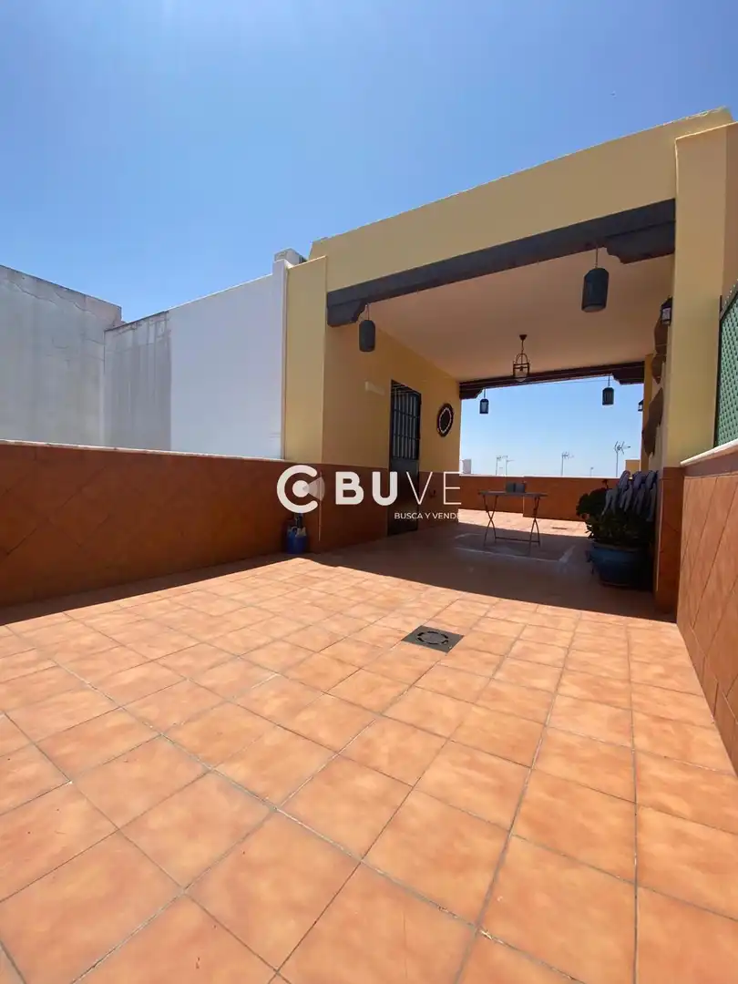 Terrassa de Casa adosada en venda en Dos Hermanas amb Aire condicionat, Calefacció i Terrassa