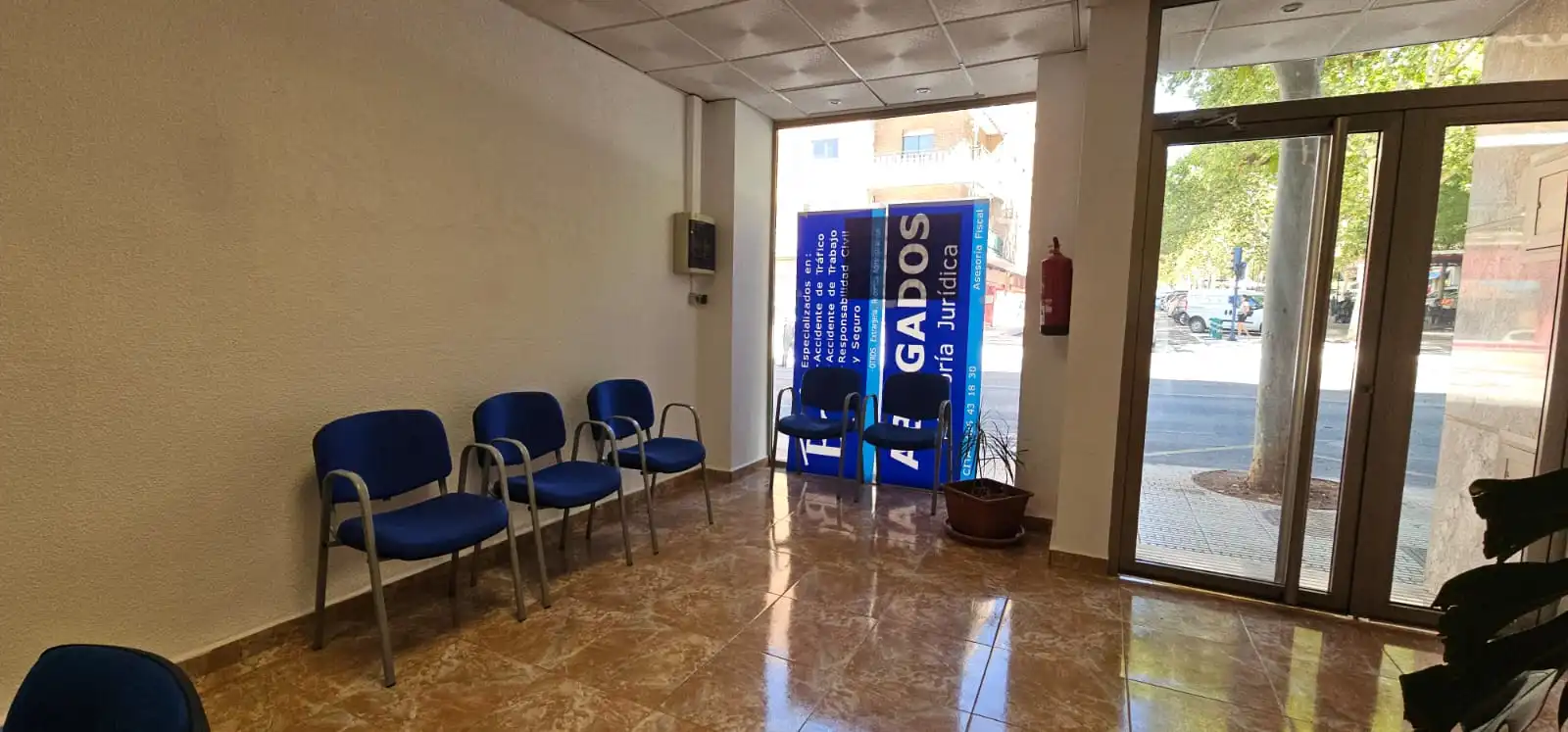 Gewerbefläche zum Verkauf in Avenida Primero de Mayo, imagen 4