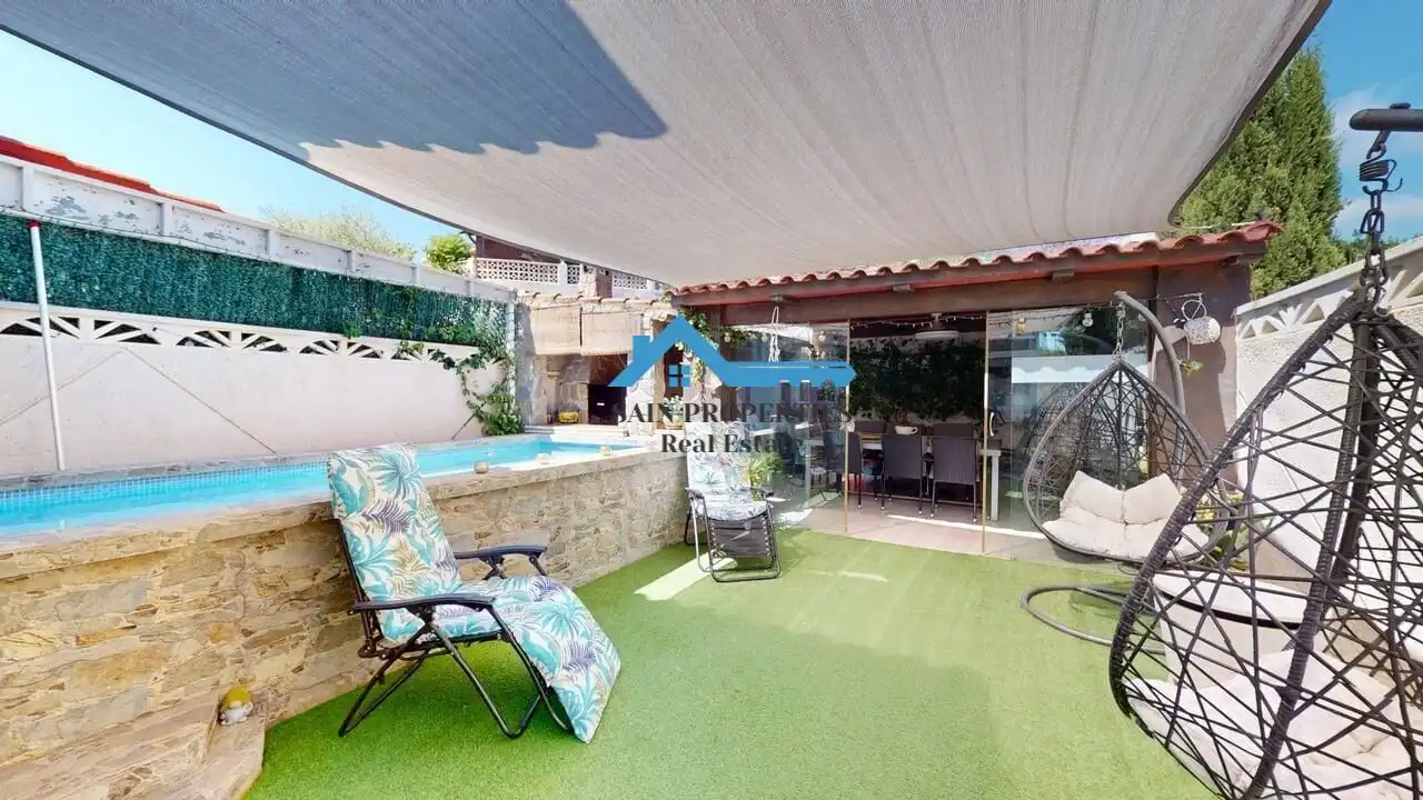 Casa aparellada amb terrassa en venda a Varadero, imagen 36