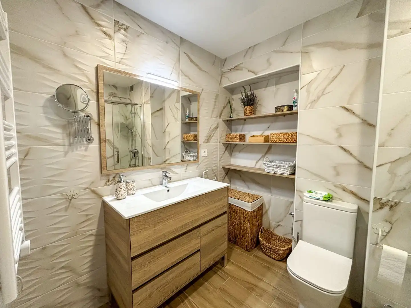 Bany de Apartament de lloguer en Torrevieja amb Piscina i Piscina comunitària