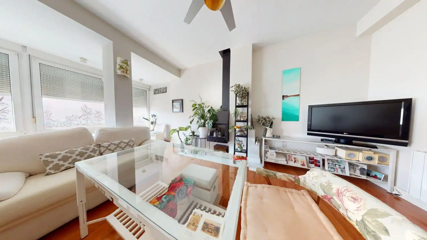 Living room of Flat for sale in Sevilla  with Air Conditioner and Parquet flooring