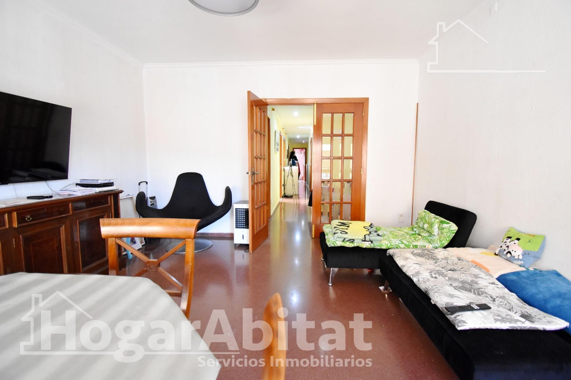 Sala d'estar de Pis en venda en Oliva amb Aire condicionat, Terrassa i Balcó