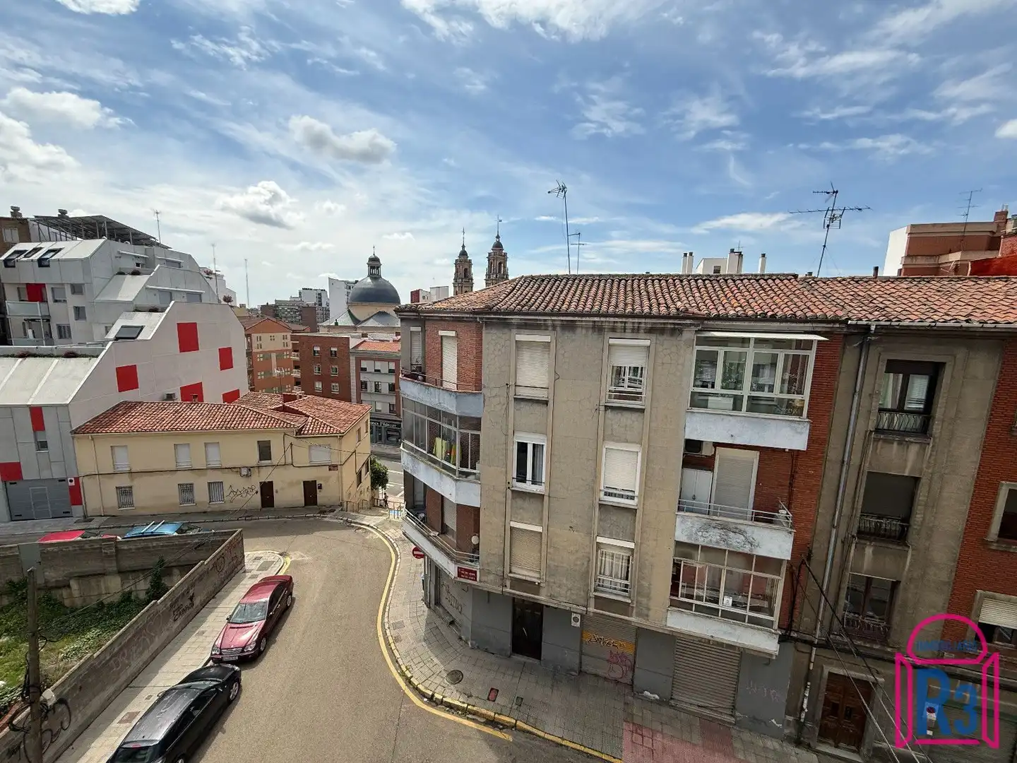 Vista exterior de Piso en venta en León Capital 