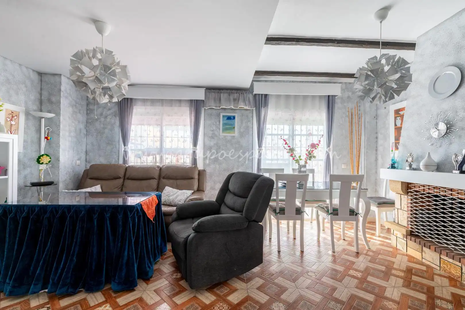 Sala d'estar de Casa adosada en venda en Huévar del Aljarafe amb Aire condicionat, Jardí privat i Traster