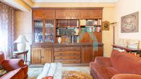 Sala d'estar de Pis en venda en Oviedo  amb Calefacció i Parquet