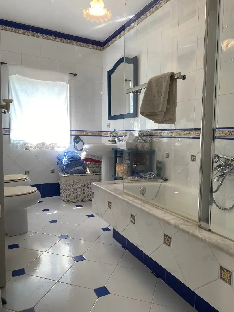 Baño de Casa adosada en venta en Brión con Calefacción, Jardín privado y Terraza