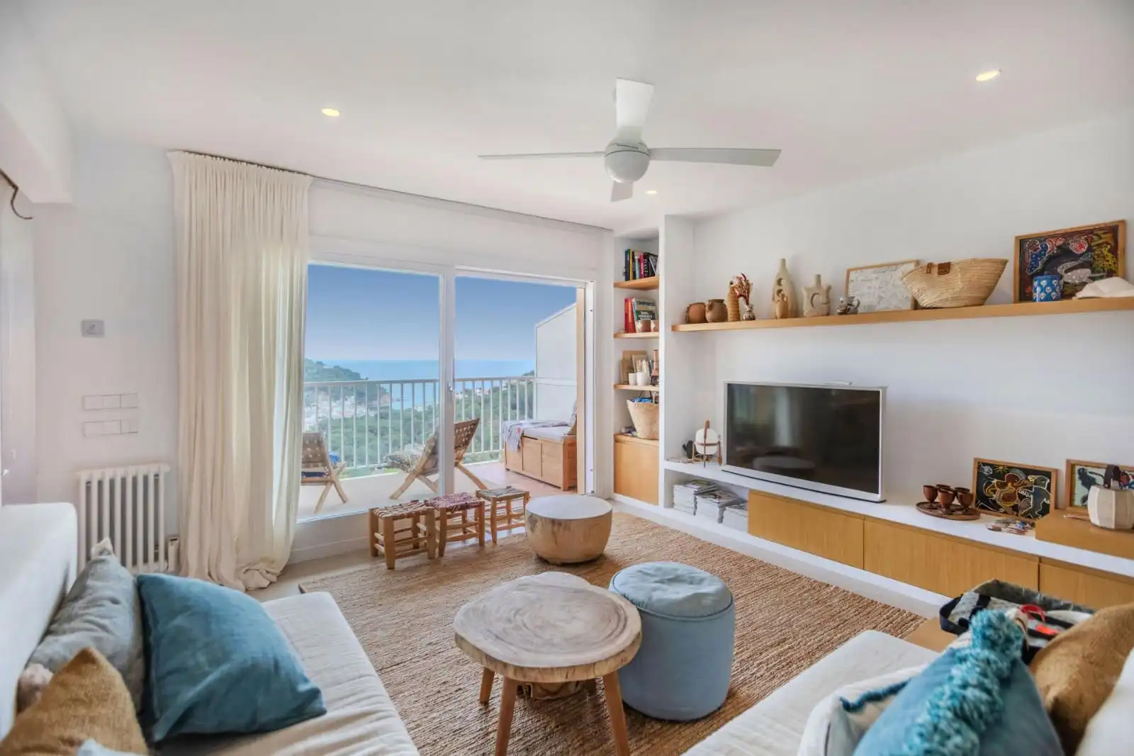 Sala de estar de Apartamento en venta en Palafrugell con Calefacción, Terraza y Amueblado