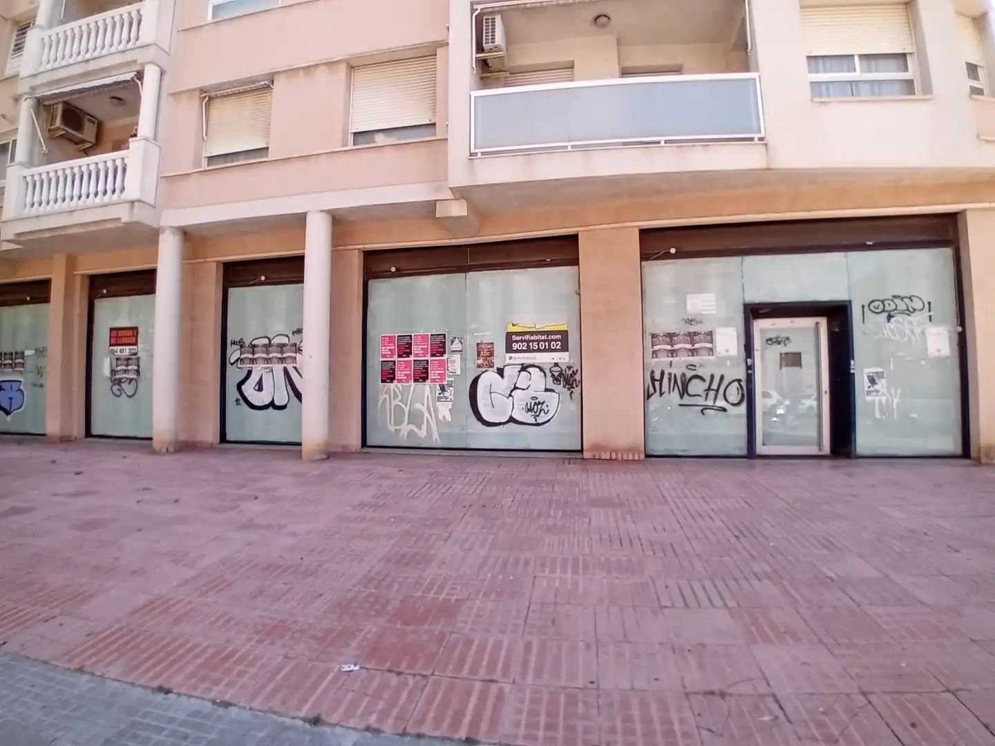 Local comercial en venta en Carrer Violant d'Hongria 13