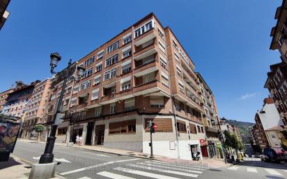 Vista exterior de Pis en venda en Oviedo  amb Terrassa