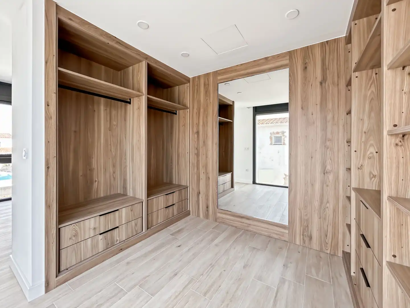 Schlafzimmer von Einfamilien-Reihenhaus zum Verkauf in Empuriabrava mit Klimaanlage, Heizung und Schwimmbad