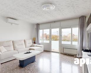 Sala d'estar de Casa adosada en venda en Barberà del Vallès amb Aire condicionat, Calefacció i Terrassa