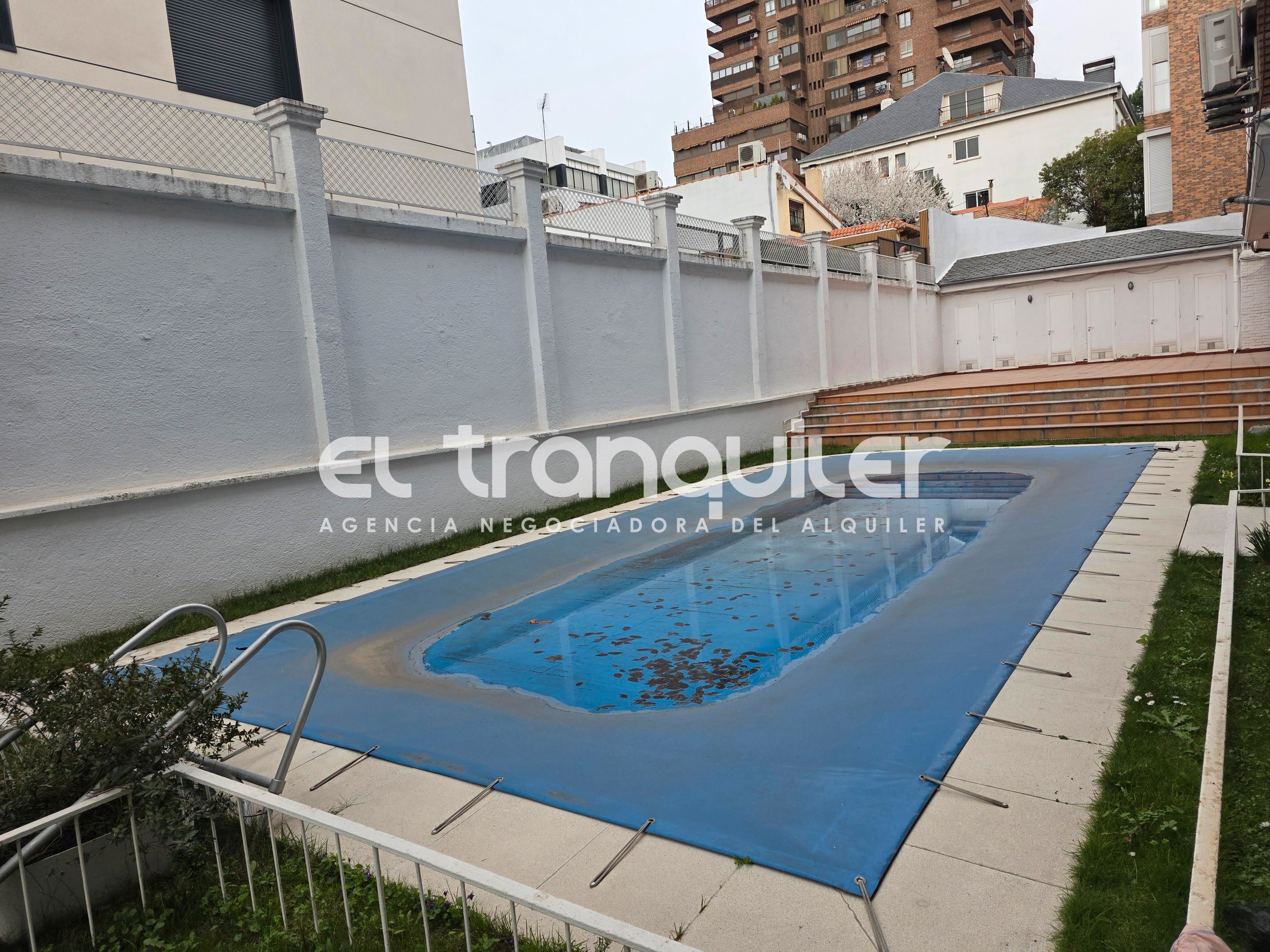 Piscina de Pis de lloguer en  Madrid Capital amb Aire condicionat, Parquet i Terrassa