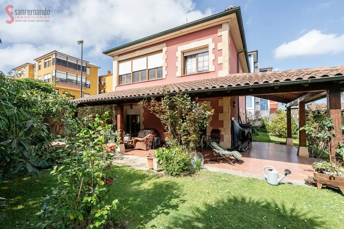 Jardí de Casa o xalet en venda en Torrelavega  amb Calefacció, Jardí privat i Parquet