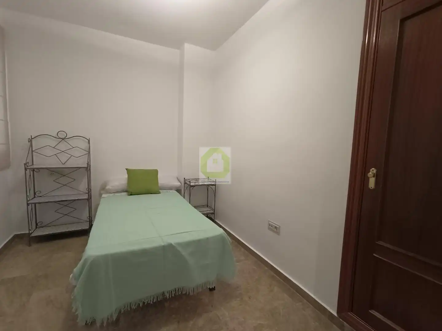 Habitación de Piso de alquiler en Granada con Calefacción, Trastero y Amueblado