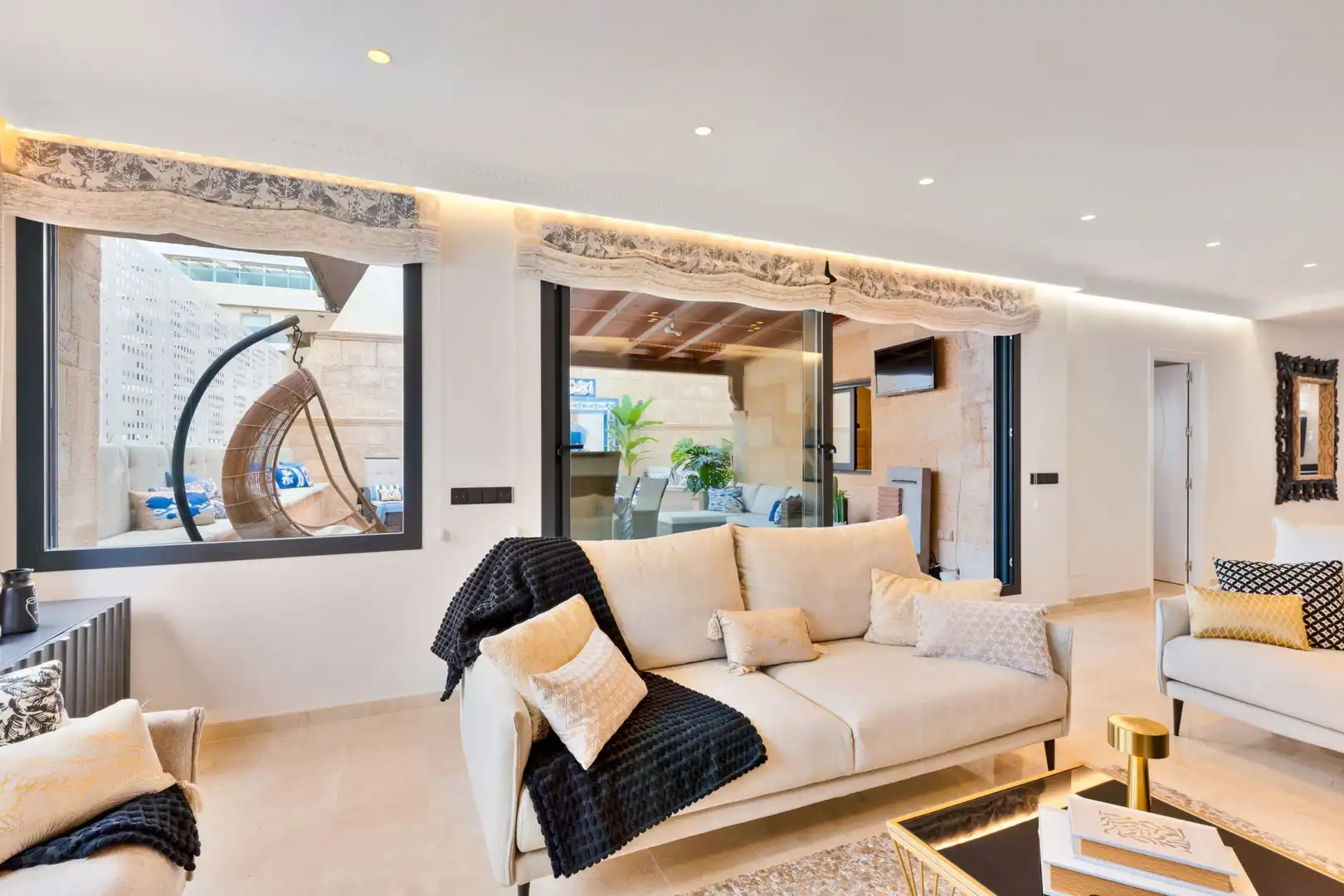 Living room of Attic for sale in Marbella  with Air Conditioner, Terrace and Furnished