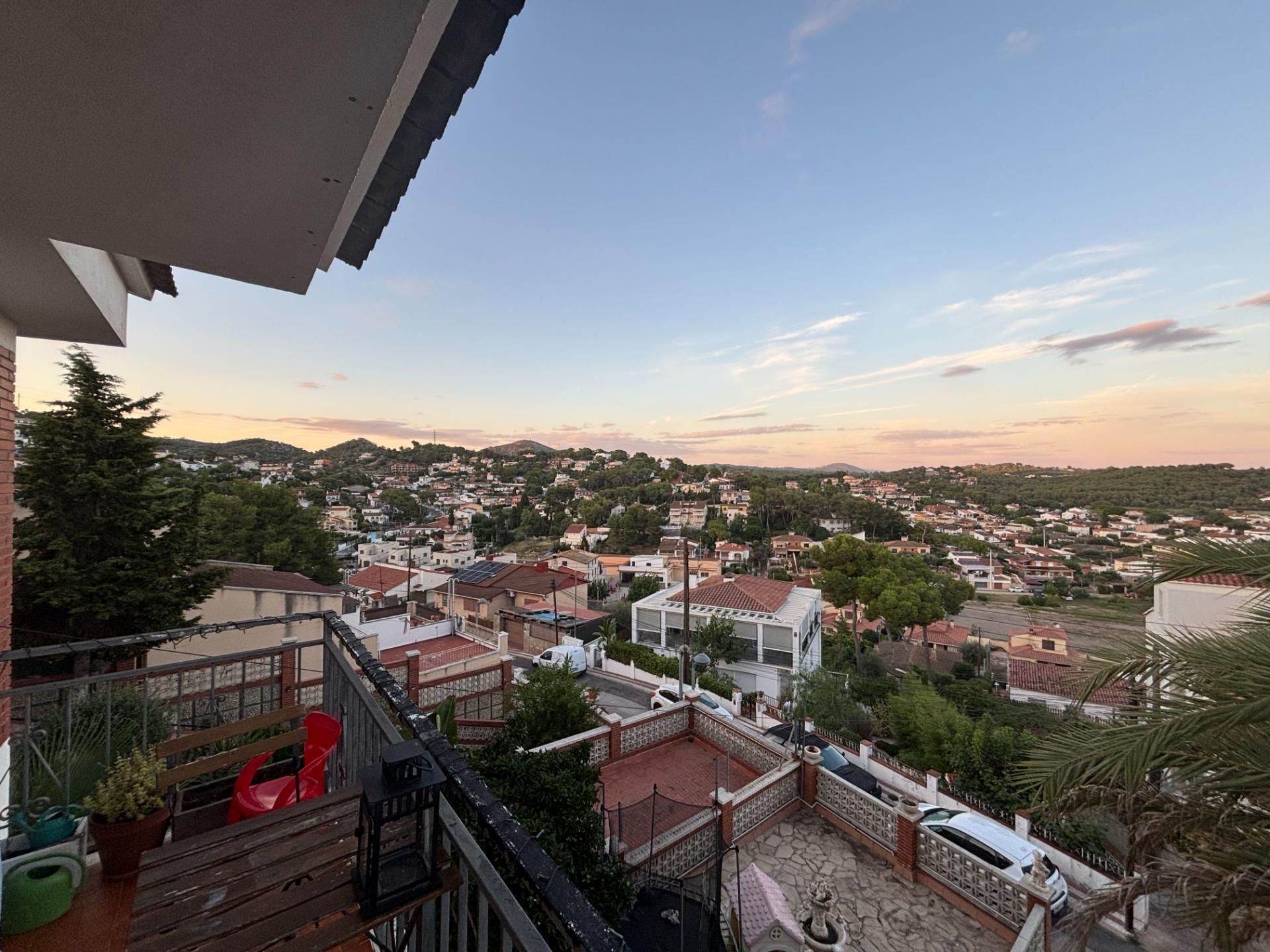 Vista exterior de Casa o xalet en venda en Cubelles amb Aire condicionat, Calefacció i Jardí privat