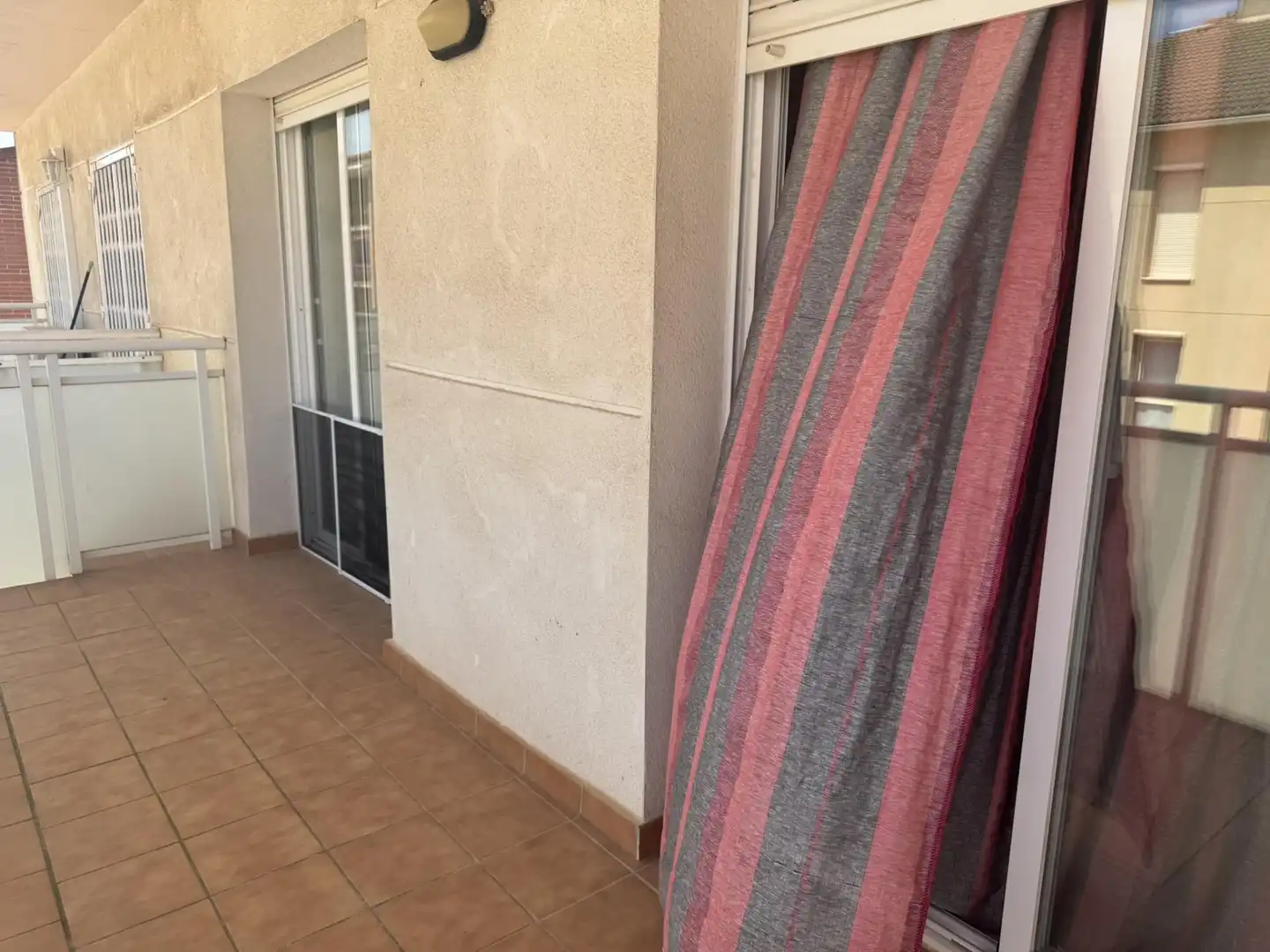 Terrasse von Einfamilien-Reihenhaus zum Verkauf in Guissona mit Heizung, Privatgarten und Ofen